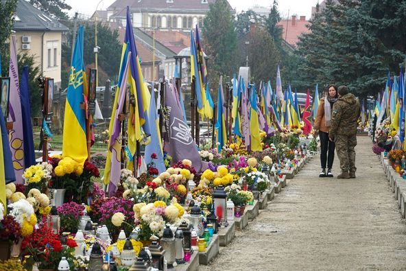 1000 днів від початку повномасштабної війни. В Ужгороді вшанували пам&apos;ять загиблих Героїв