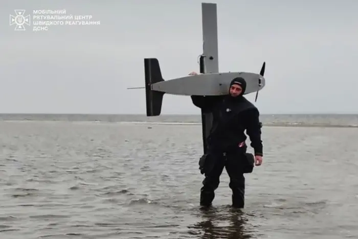 Водолази вилучили залишки БпЛА з Київського водосховища (фото)