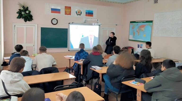 На окуповану Луганщину російських педагогів заманюють підвищеними виплатами