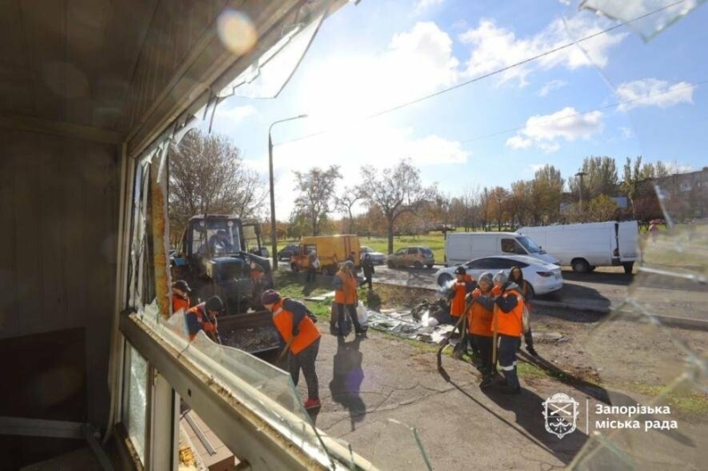 У Запоріжжі внаслідок атаки дронів зазнали пошкоджень десяток багатоповерхівок