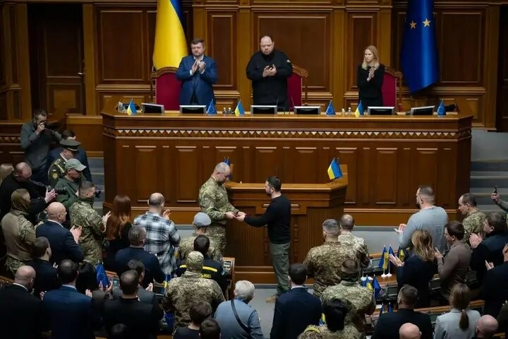 Зеленський нагородив поліцейського з Тернопільщини, який захищає Україну від окупантів з 2014