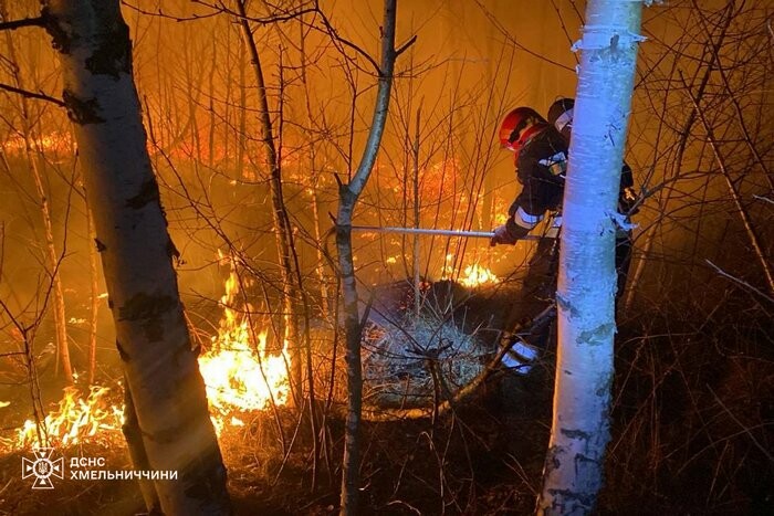 Чотири пожежі за день: рятувальники Хмельниччини ліквідували загоряння