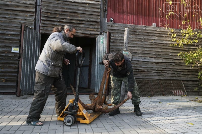 На Хортиці презентували знайдені поблизу острова якорі XVIII століття, - ФОТО