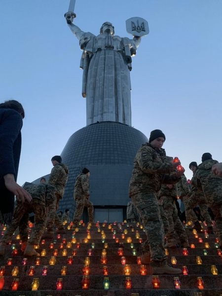 1000 свічок на тисячний день війни: у Києві та Ірпені пройшла масштабна акція