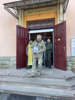 Додому на щиті повернувся військовий медик, випускник Чернівецького медколеджу Ростислав Антонюк - фото