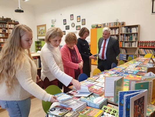 У Будапешті відкрили нову «Українську книжкову поличку»