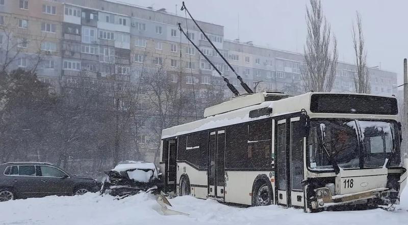 Тролейбус потрапив у ДТП в Кропивницькому: підприємство "Електротранс" має сплатити майже мільйон гривень відшкодувань