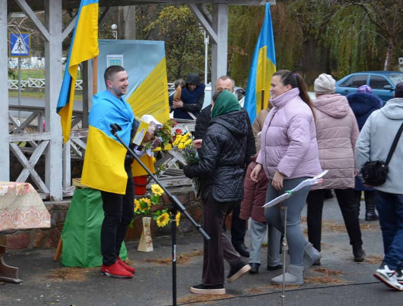 У Березках-Чечельницьких на Вінниччині зустріли Героя, який повернувся з полону. ФОТО/ВІДЕО