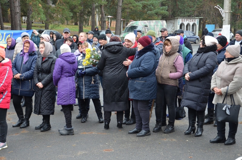 У Березках-Чечельницьких на Вінниччині зустріли Героя, який повернувся з полону. ФОТО/ВІДЕО