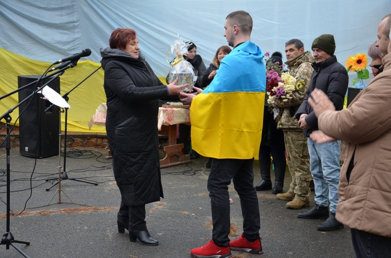 У Березках-Чечельницьких на Вінниччині зустріли Героя, який повернувся з полону. ФОТО/ВІДЕО