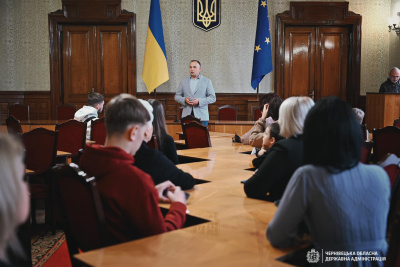 У Чернівцях десятьом родинам загиблих Героїв посмертно вручили нагороди - фото