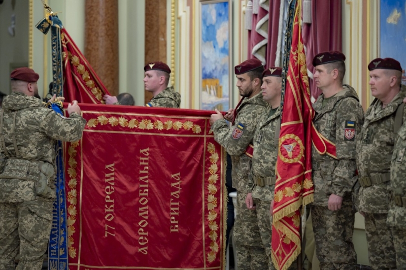 У День Десантно-штурмових військ Президент відзначив воїнів державними нагородами