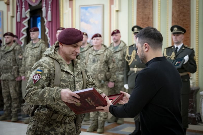 У День Десантно-штурмових військ Президент відзначив воїнів державними нагородами