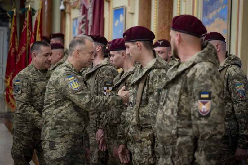 У День Десантно-штурмових військ Президент відзначив воїнів державними нагородами