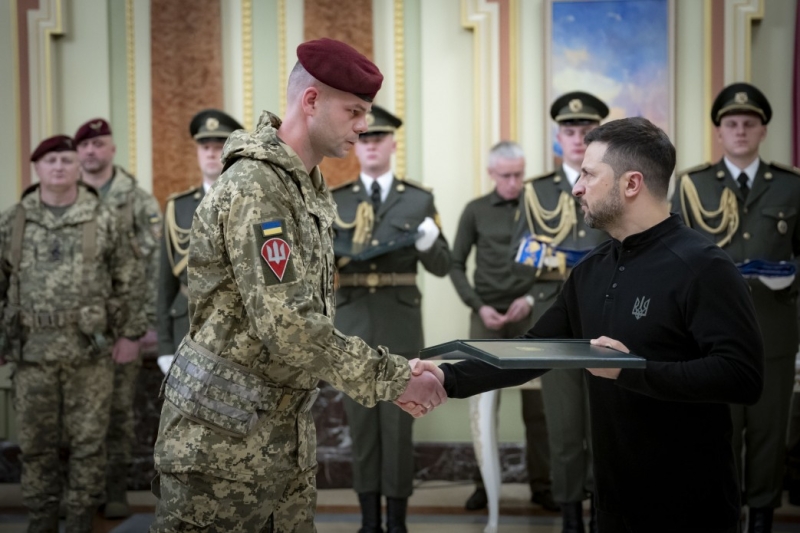 У День Десантно-штурмових військ Президент відзначив воїнів державними нагородами