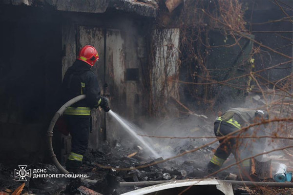 У ДСНС показали ліквідацію наслідків ворожого удару по Дніпру (ФОТО)