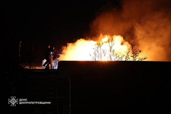 У ДСНС показали ліквідацію наслідків ворожого удару по Дніпру (ФОТО)