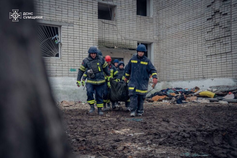 У Глухові завершили пошуково-рятувальну операцію на місці ворожого влучання