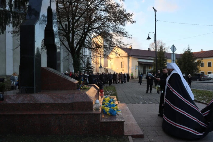 У Луцьку запалили лампадки та відслужили панахиду за жертвами Голодомору