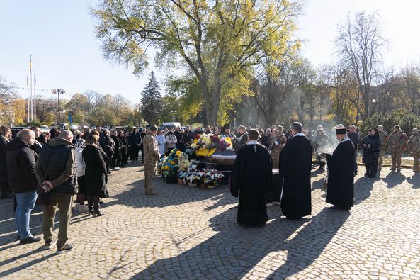 Ужгород сьогодні попрощався із 41-річним солдатом Романом Лабою