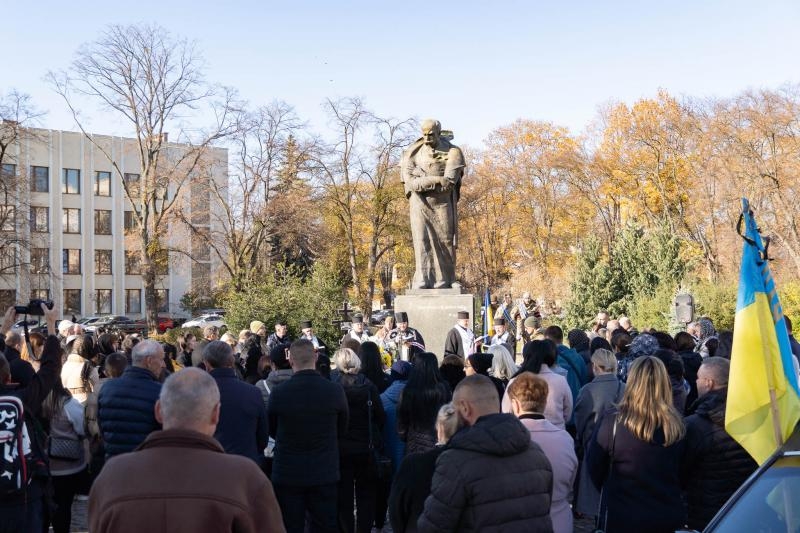 Ужгород сьогодні попрощався із 41-річним солдатом Романом Лабою