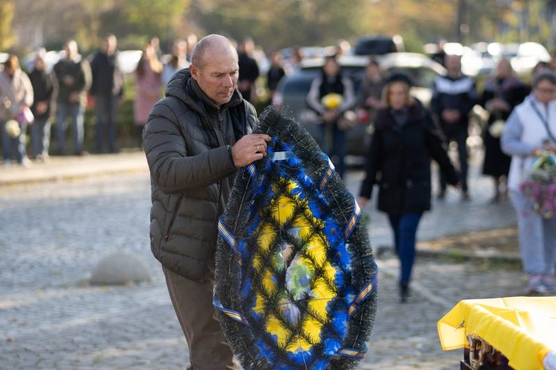 В Ужгороді сьогодні попрощалися із 36-річним полеглим воїном Володимиром Бондаренком