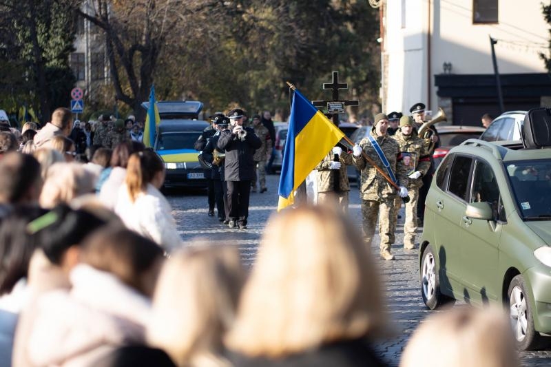 В Ужгороді сьогодні попрощалися із 36-річним полеглим воїном Володимиром Бондаренком