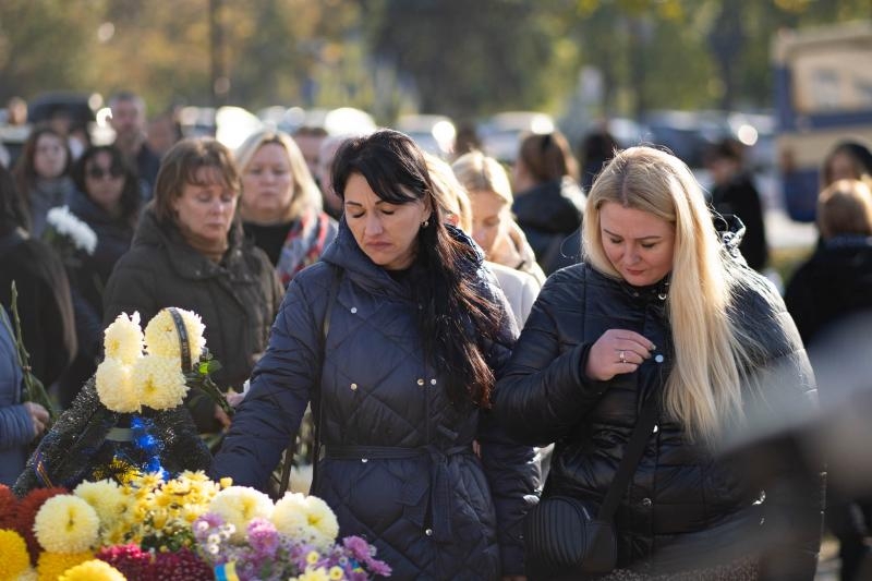 В Ужгороді сьогодні попрощалися із 36-річним полеглим воїном Володимиром Бондаренком