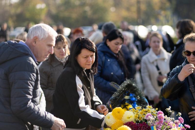 В Ужгороді сьогодні попрощалися із 36-річним полеглим воїном Володимиром Бондаренком