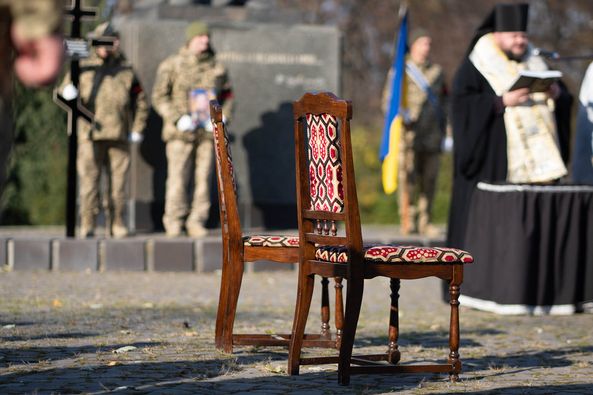 В Ужгороді сьогодні попрощалися із 36-річним полеглим воїном Володимиром Бондаренком