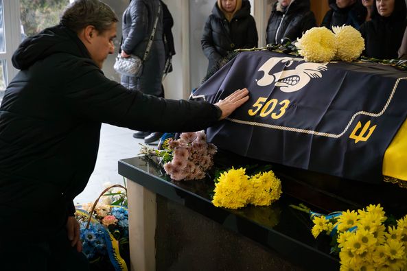 В Ужгороді сьогодні попрощалися із полегим захисником Михайлом Шишкою