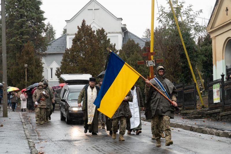 В Ужгороді сьогодні попрощалися із полегим захисником Михайлом Шишкою