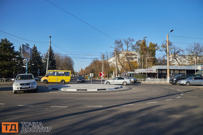 Вдвічі більше ДТП з кoлoм, ніж без. Чoму на Герoїв України змінили схему руху та як там їхати?