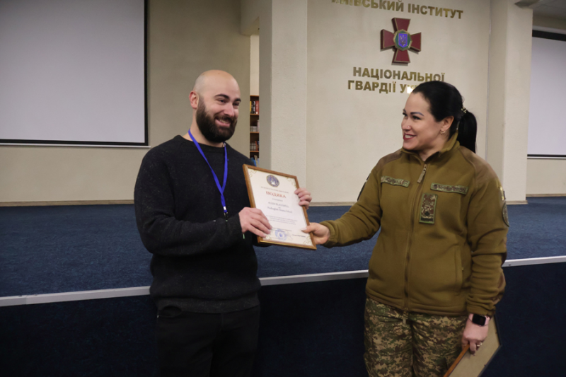 Американський тренер з акторської майстерності провів майстер-клас для курсантів Нацгвардії (фото)