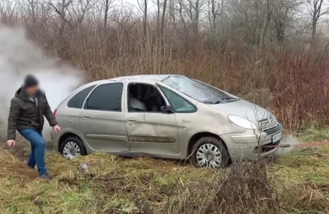 Біля Грушвиці Другої авто вилетіло з дороги та перекинулося