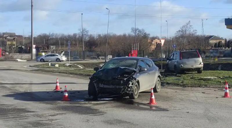 Неподалік Кропивницького на перехресті зіткнулися Renault та Nissan: у поліції розповіли подробиці