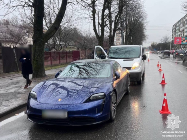 Нетверезий водій у Рівному підбив елітне авто