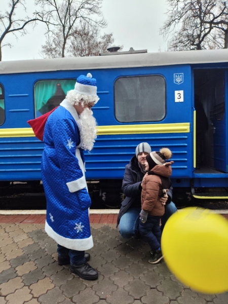 Стартував зимовий сезон дитячої залізниці у парку Глоби: репортаж