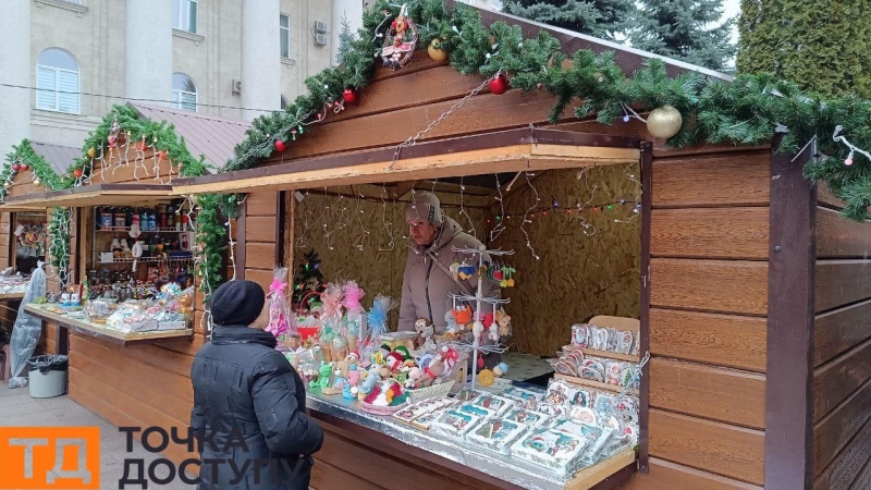 У центрі Кропивницького запрацювало різдвяне містечко (ФОТО)