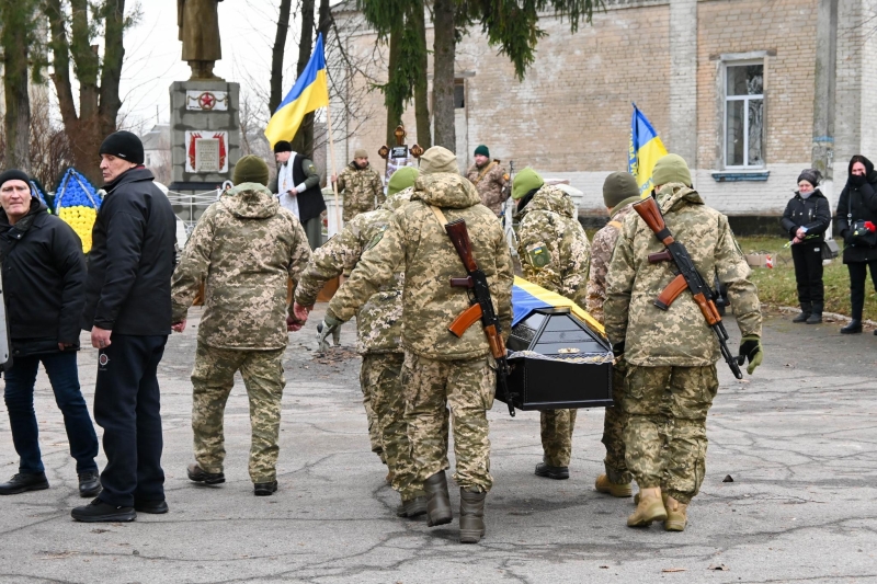 У громаді на Кіровоградщині попрощалися з загиблим захисником