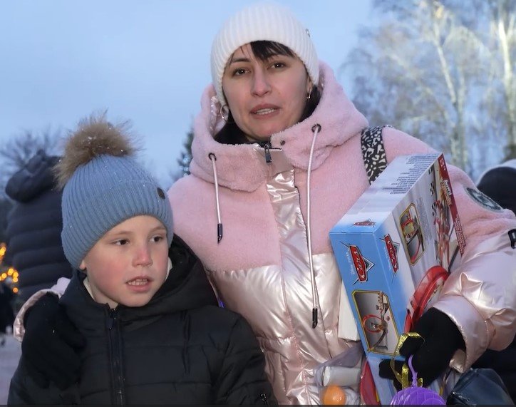 У Ладижині Святий Миколай приймав дітей у святковій резиденції