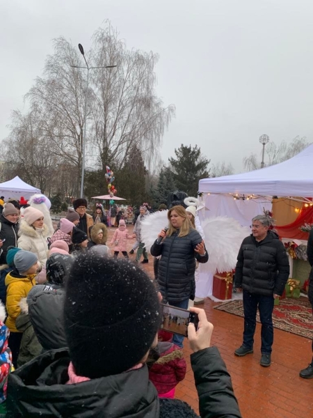 У Ладижині Святий Миколай приймав дітей у святковій резиденції