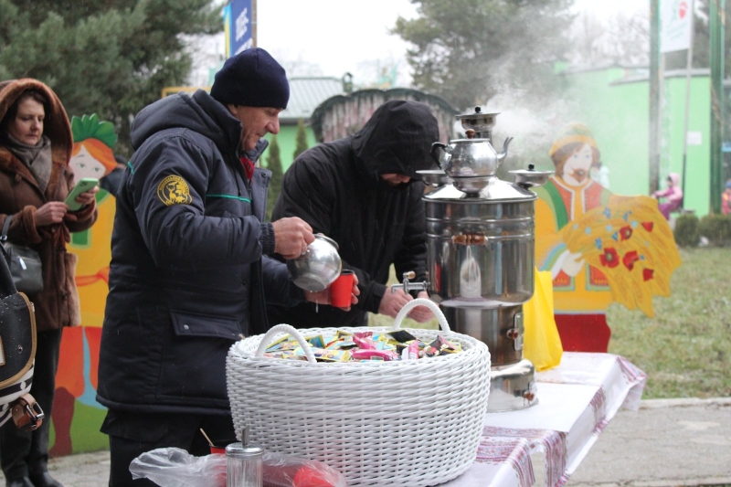 У вінницькому зоопарку дітвору веселить Подільський чарівник