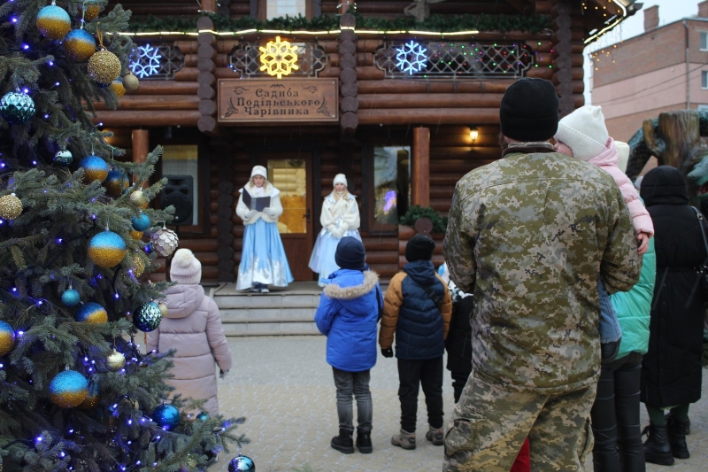 У вінницькому зоопарку дітвору веселить Подільський чарівник