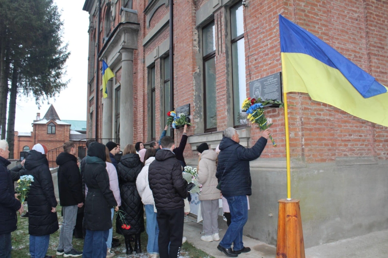 У Зіньківському опорному ліцеї імені М. К. Зерова відкрили меморіальні дошки випускникам-воїнам