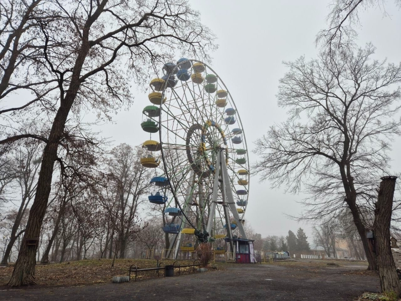 У парку «Перемога» перенесуть два поштомати «Нової пошти», бо вони не відповідають архітектурі міста