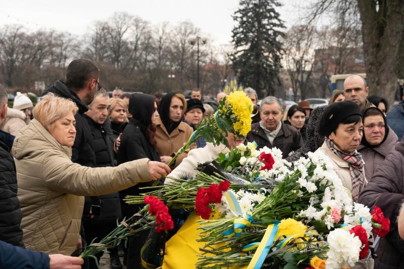 Ужгород сьогодні попрощався із 40-річним солдатом Павлом Петровським