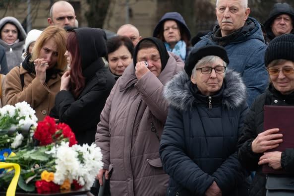 Ужгород сьогодні попрощався із 40-річним солдатом Павлом Петровським