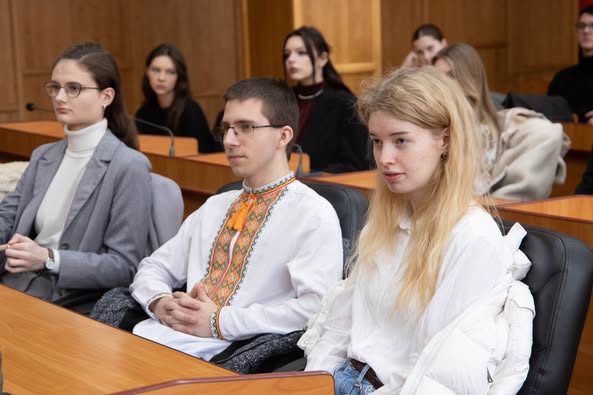 Ужгородські школярі – переможці і призери II та III етапів МАН України – отримали грошові винагороди від міської ради