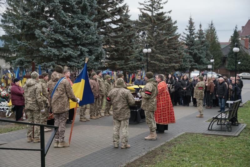 В Ужгороді попрощалися із 49-річним захисником Віталієм Пилипом